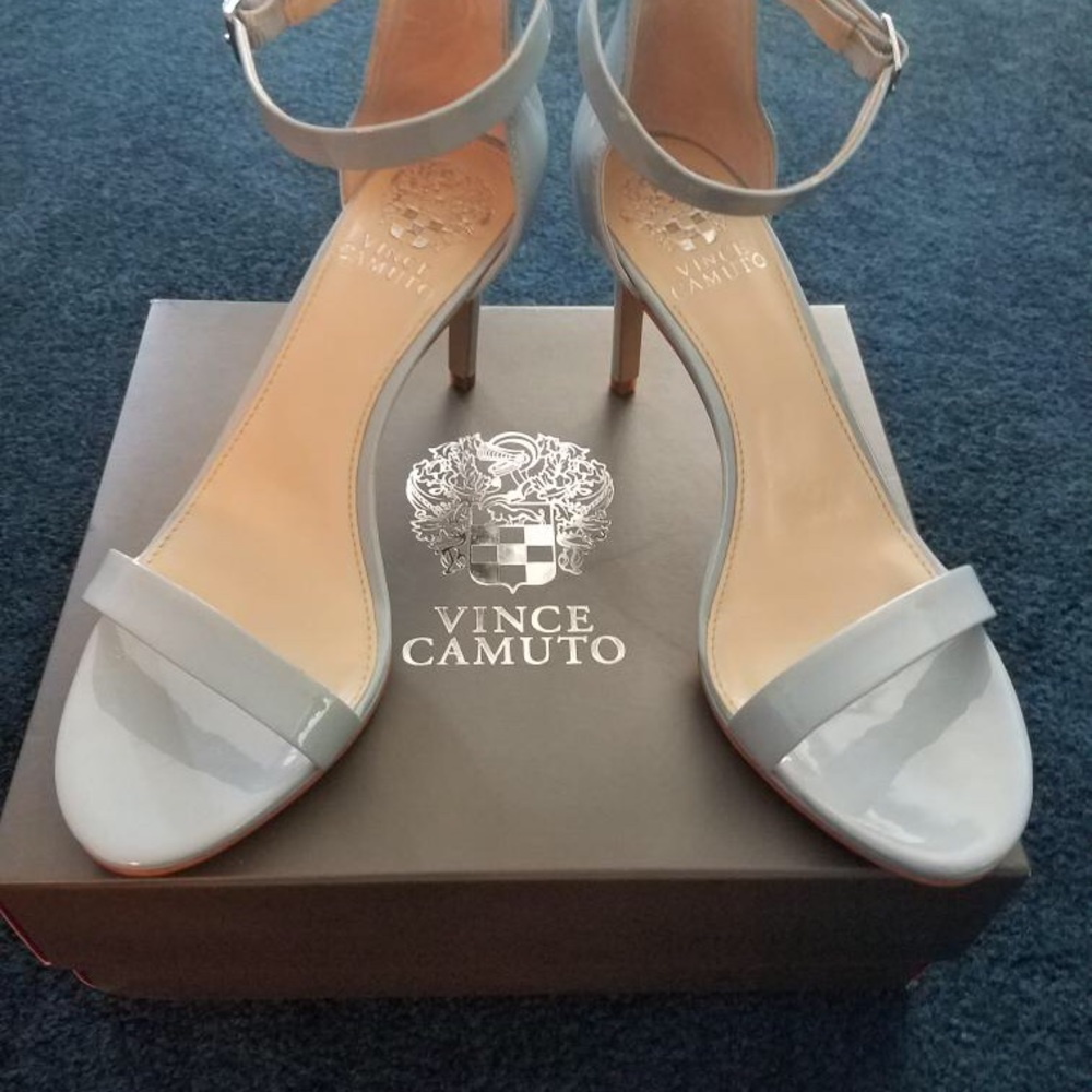 Heels - Picture 2 of 3